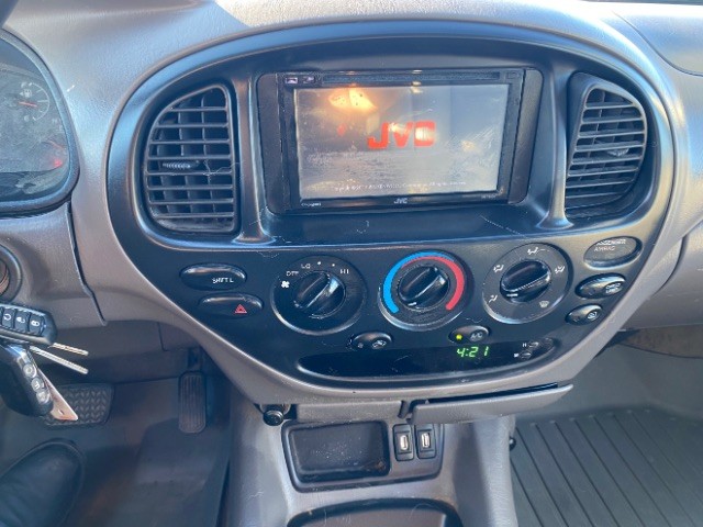 Toyota Tundra Vehicle Full-screen Gallery Image 12