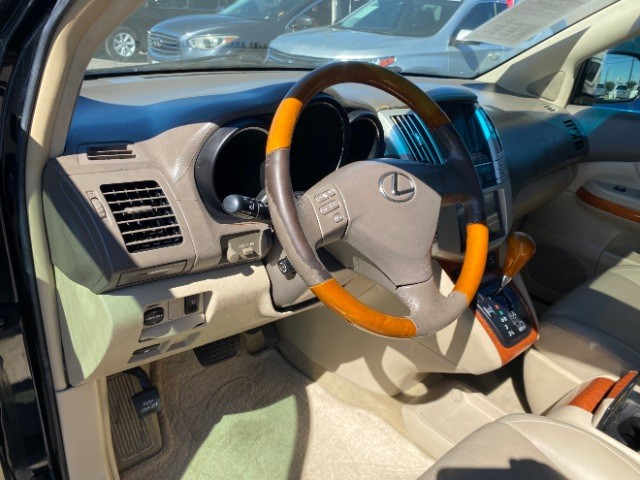 Lexus RX 330 Vehicle Full-screen Gallery Image 09