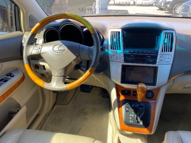 Lexus RX 330 Vehicle Full-screen Gallery Image 11