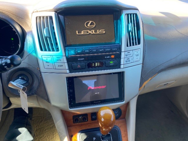 Lexus RX 330 Vehicle Full-screen Gallery Image 13