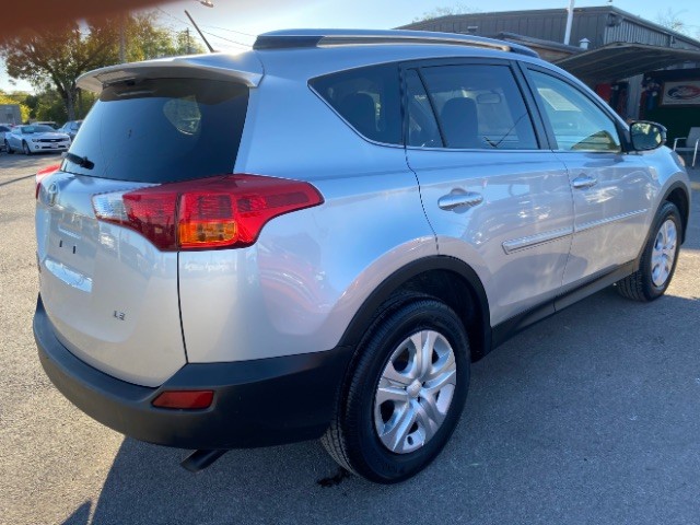 Toyota RAV4 Vehicle Full-screen Gallery Image 05