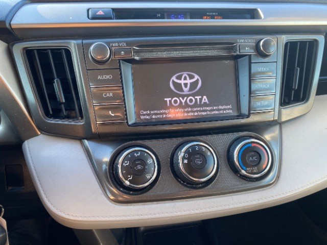 Toyota RAV4 Vehicle Full-screen Gallery Image 12