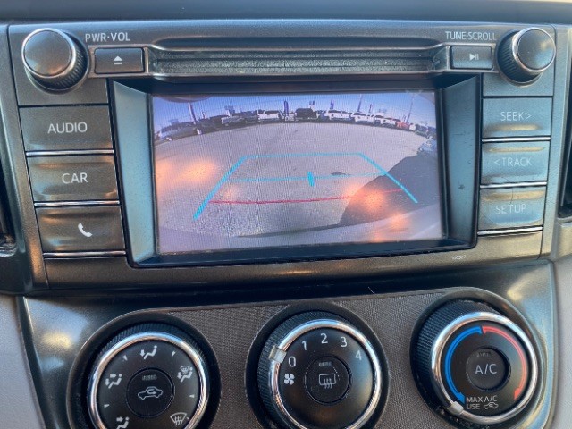 Toyota RAV4 Vehicle Full-screen Gallery Image 13