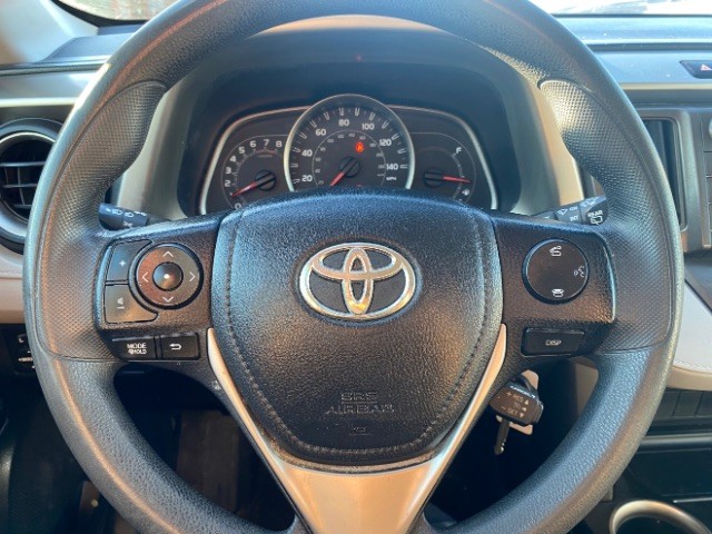 Toyota RAV4 Vehicle Full-screen Gallery Image 14