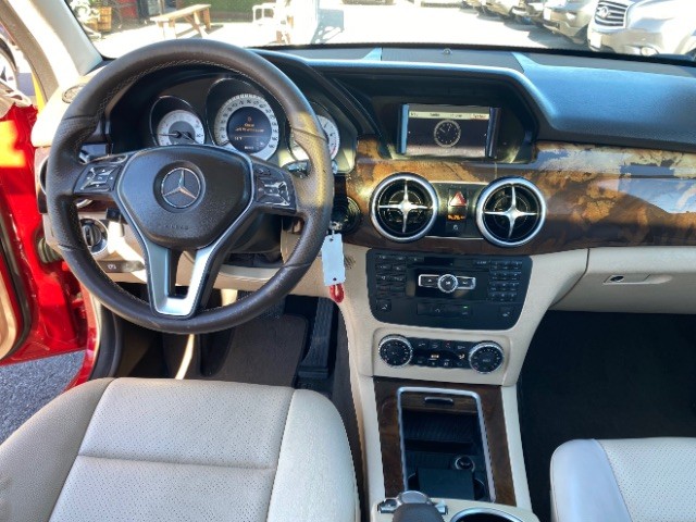 Mercedes-Benz GLK-Class Vehicle Full-screen Gallery Image 06