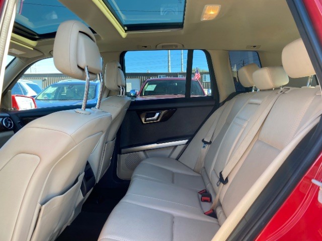 Mercedes-Benz GLK-Class Vehicle Full-screen Gallery Image 07