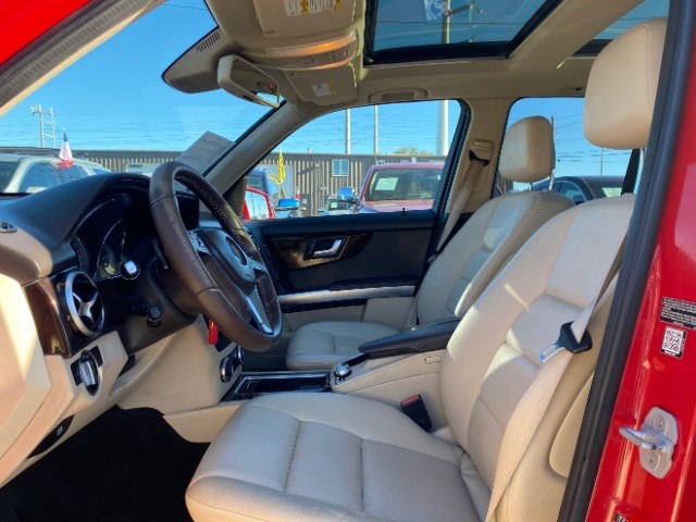 Mercedes-Benz GLK-Class Vehicle Full-screen Gallery Image 08