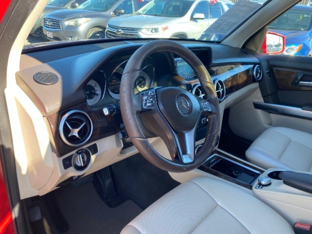 Mercedes-Benz GLK-Class Vehicle Full-screen Gallery Image 09