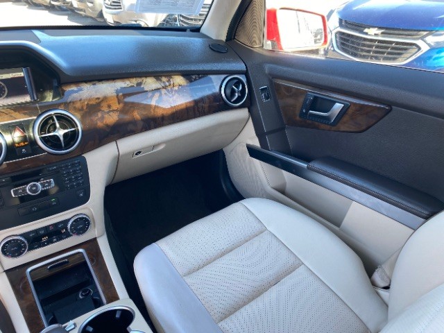 Mercedes-Benz GLK-Class Vehicle Full-screen Gallery Image 10