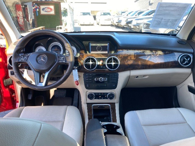 Mercedes-Benz GLK-Class Vehicle Full-screen Gallery Image 11