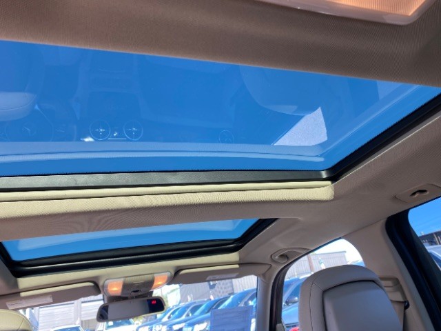 Mercedes-Benz GLK-Class Vehicle Full-screen Gallery Image 12