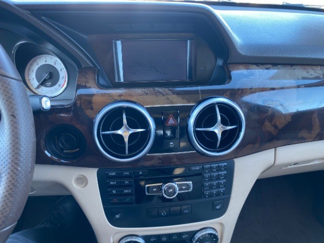 Mercedes-Benz GLK-Class Vehicle Full-screen Gallery Image 13