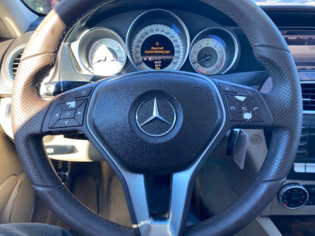 Mercedes-Benz C-Class Vehicle Full-screen Gallery Image 14