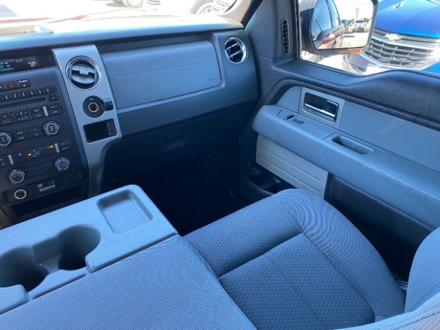 Ford F-150 Vehicle Full-screen Gallery Image 10