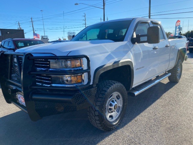 Chevrolet Silverado 2500HD Vehicle Full-screen Gallery Image 03
