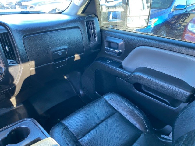 Chevrolet Silverado 2500HD Vehicle Full-screen Gallery Image 10