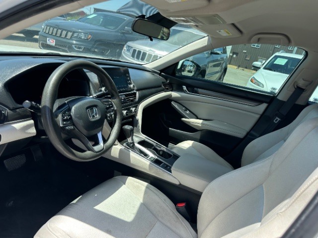 Honda Accord Sedan Vehicle Full-screen Gallery Image 09