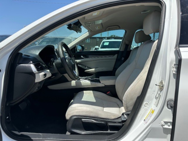 Honda Accord Sedan Vehicle Full-screen Gallery Image 10