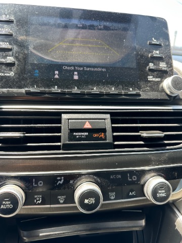 Honda Accord Sedan Vehicle Full-screen Gallery Image 12