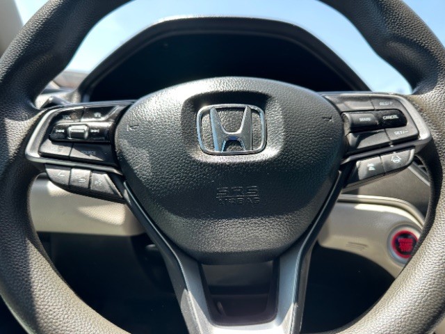 Honda Accord Sedan Vehicle Full-screen Gallery Image 13