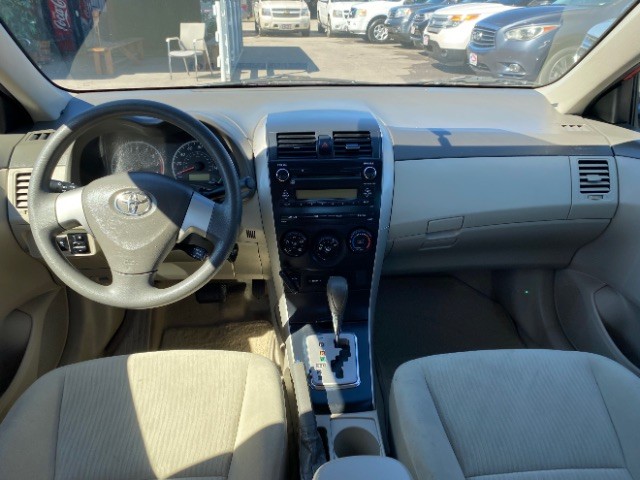 Toyota Corolla Vehicle Full-screen Gallery Image 06