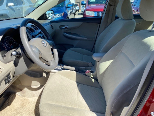 Toyota Corolla Vehicle Full-screen Gallery Image 08