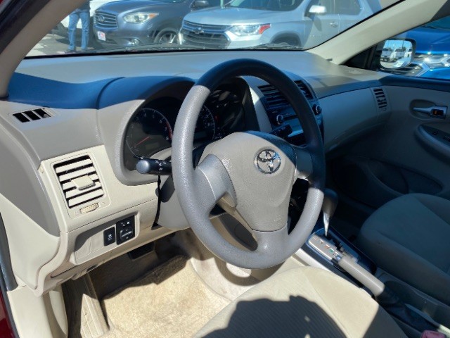 Toyota Corolla Vehicle Full-screen Gallery Image 09