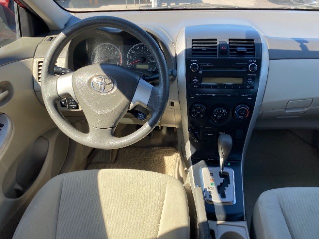 Toyota Corolla Vehicle Full-screen Gallery Image 11