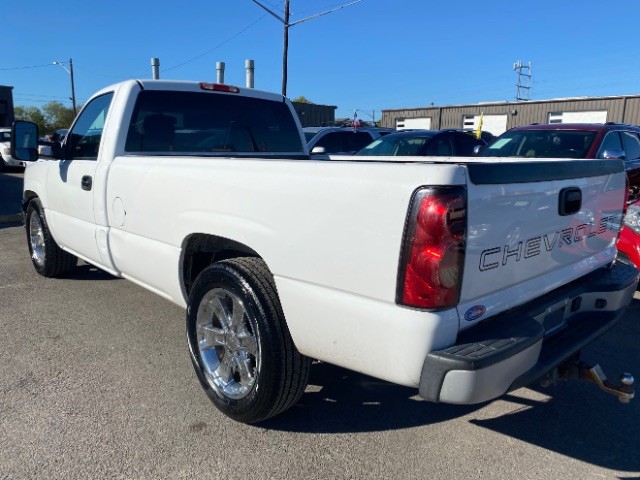 Chevrolet Silverado 1500 Vehicle Full-screen Gallery Image 04
