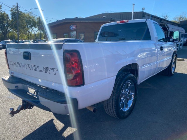 Chevrolet Silverado 1500 Vehicle Full-screen Gallery Image 05