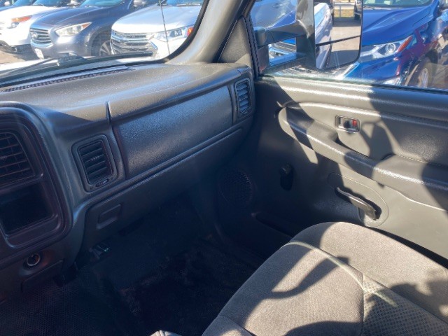 Chevrolet Silverado 1500 Vehicle Full-screen Gallery Image 09