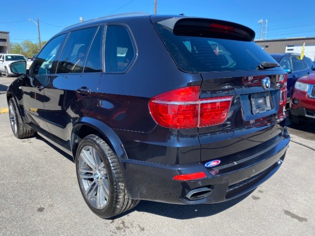 BMW X5 Vehicle Full-screen Gallery Image 04