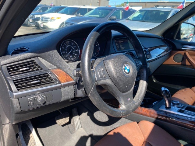 BMW X5 Vehicle Full-screen Gallery Image 05