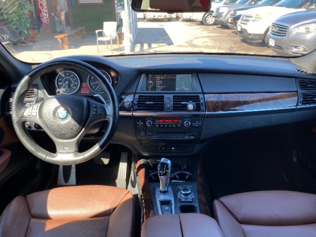 BMW X5 Vehicle Full-screen Gallery Image 07