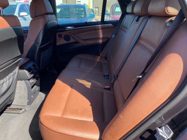 BMW X5 Vehicle Full-screen Gallery Image 08