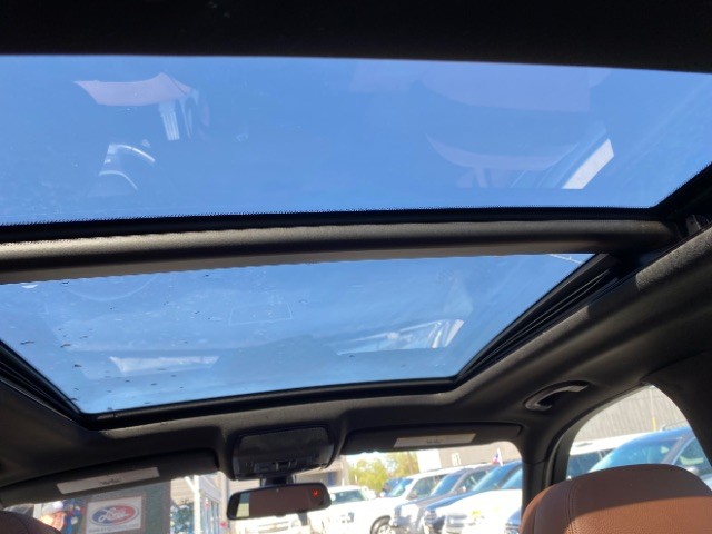 BMW X5 Vehicle Full-screen Gallery Image 12