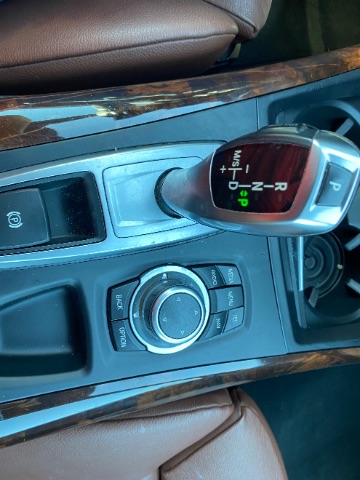 BMW X5 Vehicle Full-screen Gallery Image 15