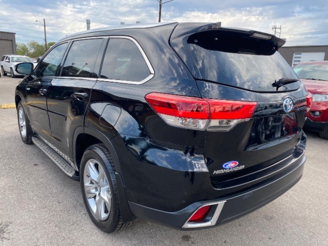 Toyota Highlander Hybrid Vehicle Full-screen Gallery Image 04