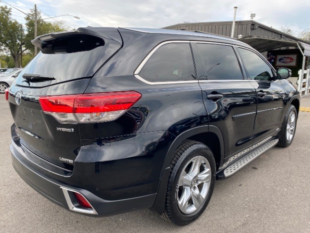 Toyota Highlander Hybrid Vehicle Full-screen Gallery Image 05