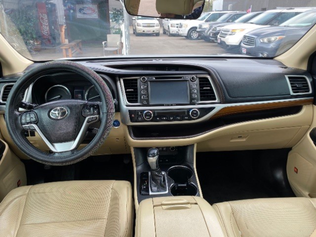 Toyota Highlander Hybrid Vehicle Full-screen Gallery Image 06