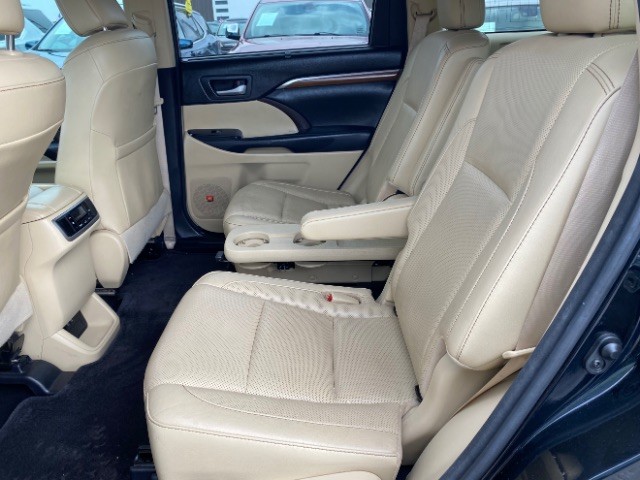 Toyota Highlander Hybrid Vehicle Full-screen Gallery Image 08