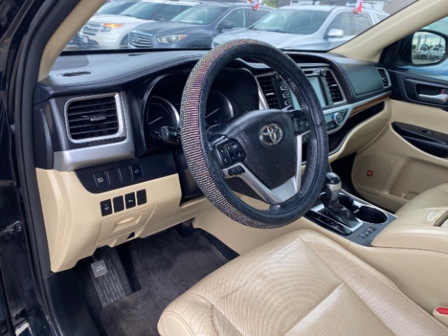 Toyota Highlander Hybrid Vehicle Full-screen Gallery Image 10