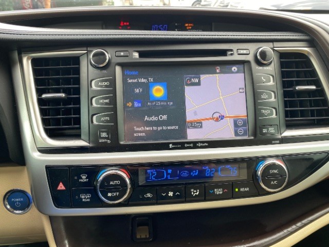 Toyota Highlander Hybrid Vehicle Full-screen Gallery Image 14