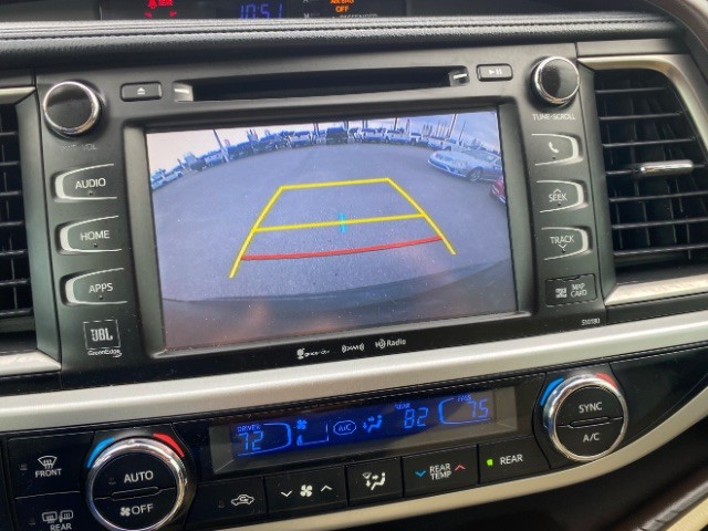 Toyota Highlander Hybrid Vehicle Full-screen Gallery Image 15