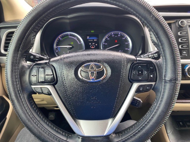 Toyota Highlander Hybrid Vehicle Full-screen Gallery Image 16