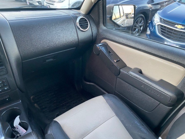 Ford Explorer Sport Trac Vehicle Full-screen Gallery Image 10