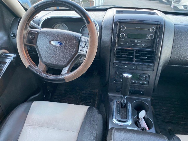 Ford Explorer Sport Trac Vehicle Full-screen Gallery Image 11