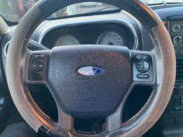 Ford Explorer Sport Trac Vehicle Full-screen Gallery Image 14