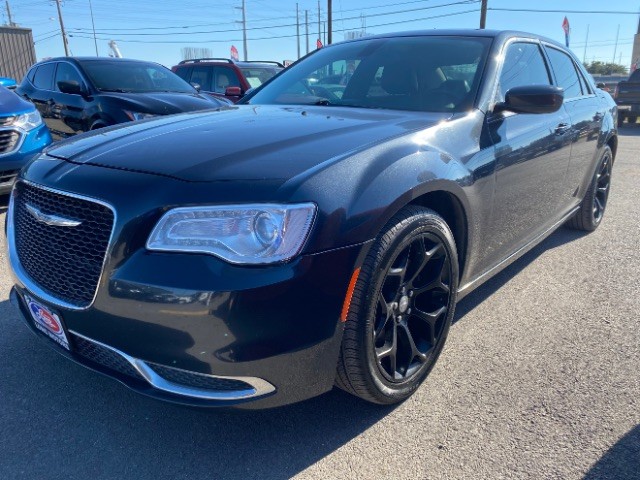 Chrysler 300 Vehicle Full-screen Gallery Image 03