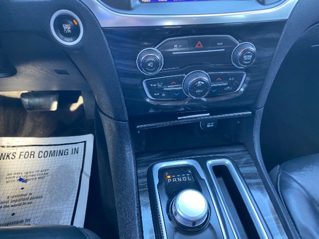 Chrysler 300 Vehicle Full-screen Gallery Image 13